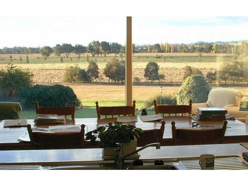 4+ bedrooms on 0.8 Ha, Cowra NSW 2794