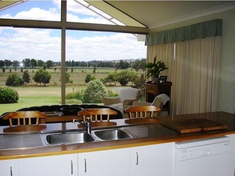 4+ bedrooms on 0.8 Ha, Cowra NSW 2794