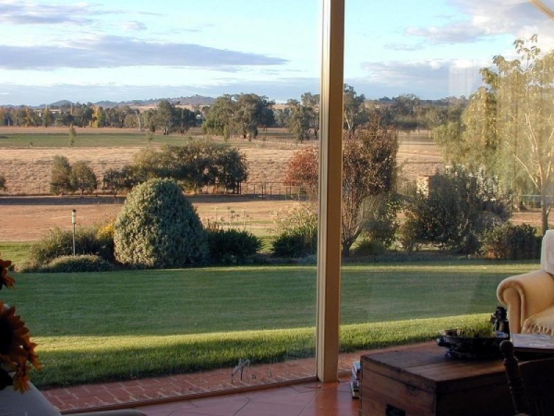 4+ bedrooms on 0.8 Ha, Cowra NSW 2794