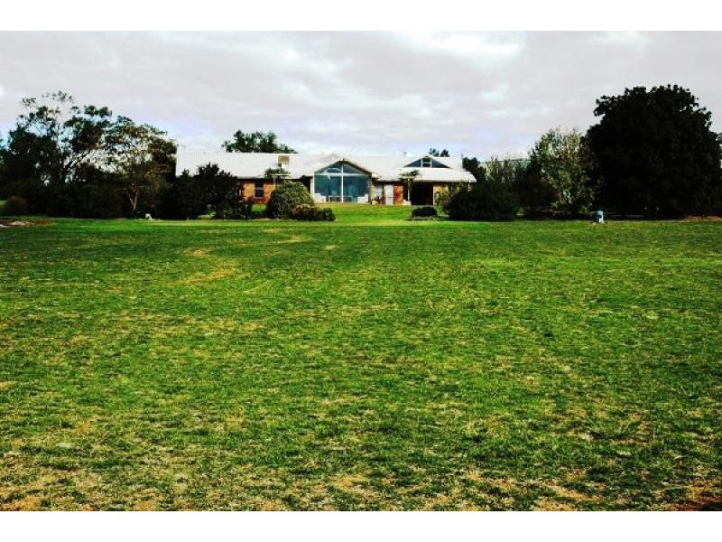 4+ bedrooms on 0.8 Ha, Cowra NSW 2794