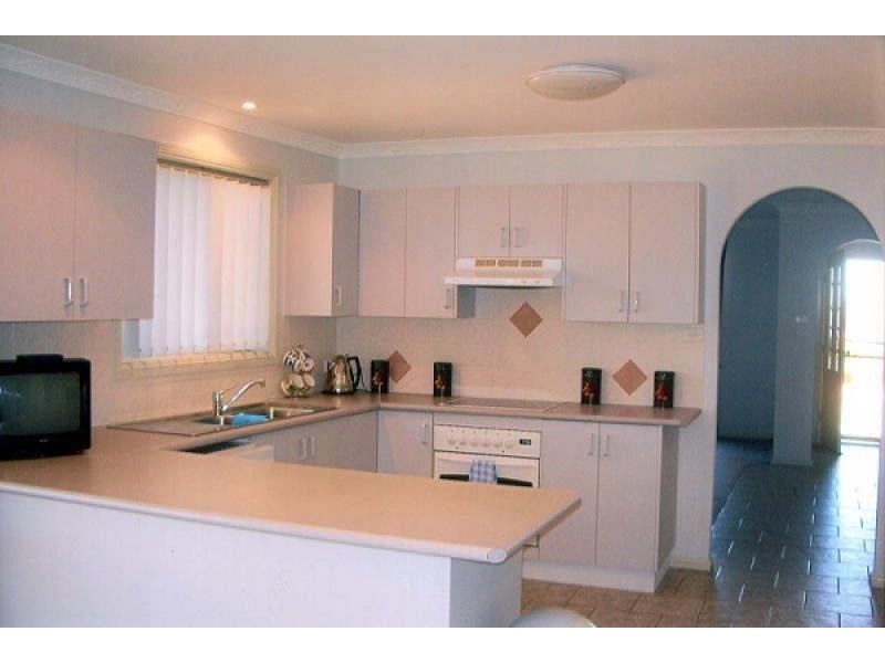 15 SAMUEL PL, Goulburn NSW 2580