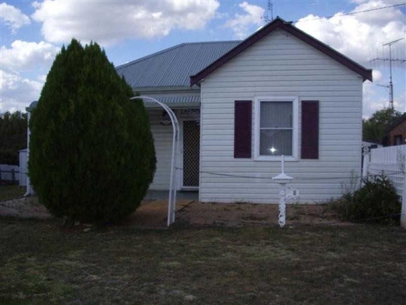 16 FINDHORN STREET, Crookwell NSW 2583