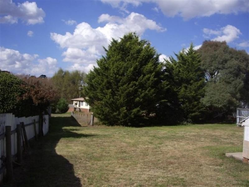 16 FINDHORN STREET, Crookwell NSW 2583