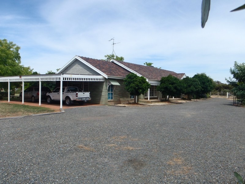 1 Walliston Road, Deniliquin NSW 2710