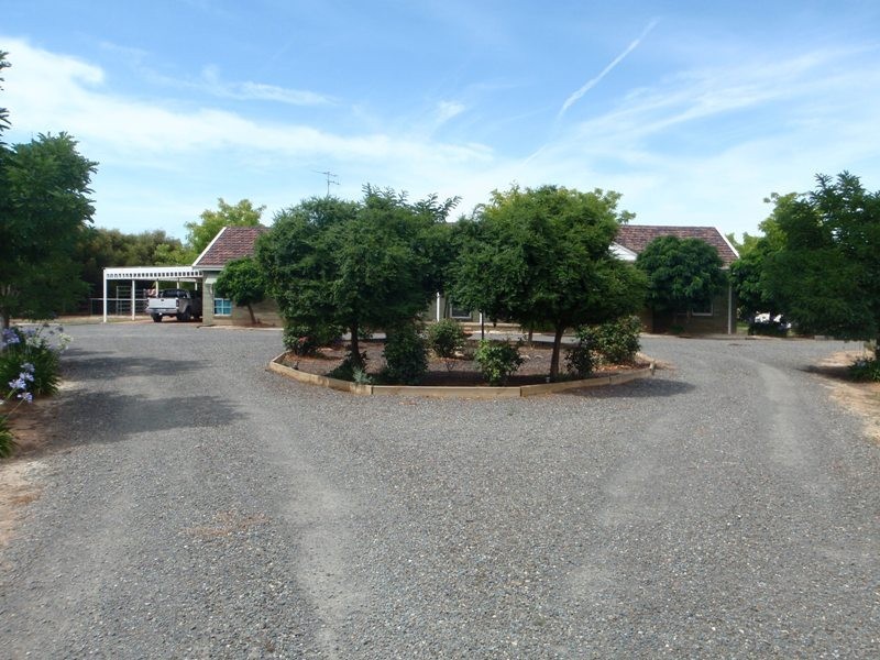 1 Walliston Road, Deniliquin NSW 2710