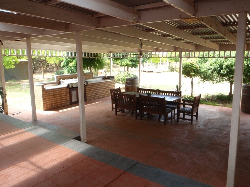 1 Walliston Road, Deniliquin NSW 2710