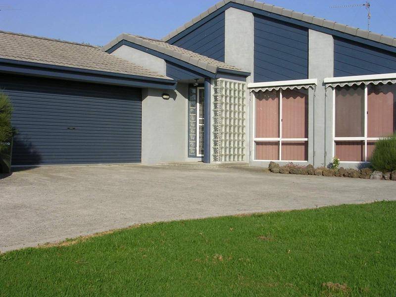 16 MEIKLE STREET, Meeniyan VIC 3956