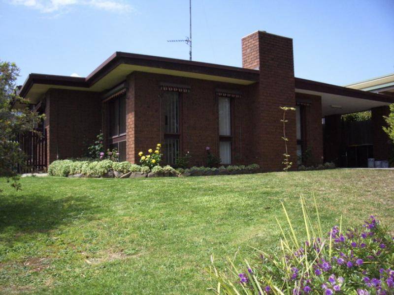 10 MILLICENT STREET, Leongatha VIC 3953