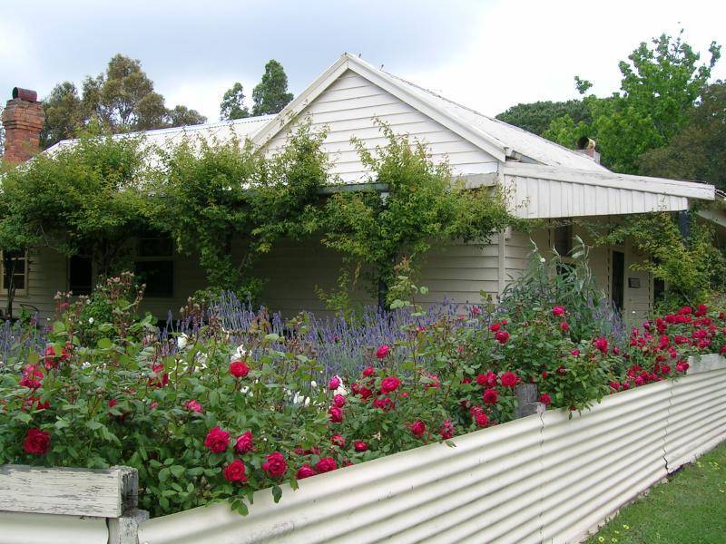 * GLENTHOMPSON * VIA, Hamilton VIC 3300