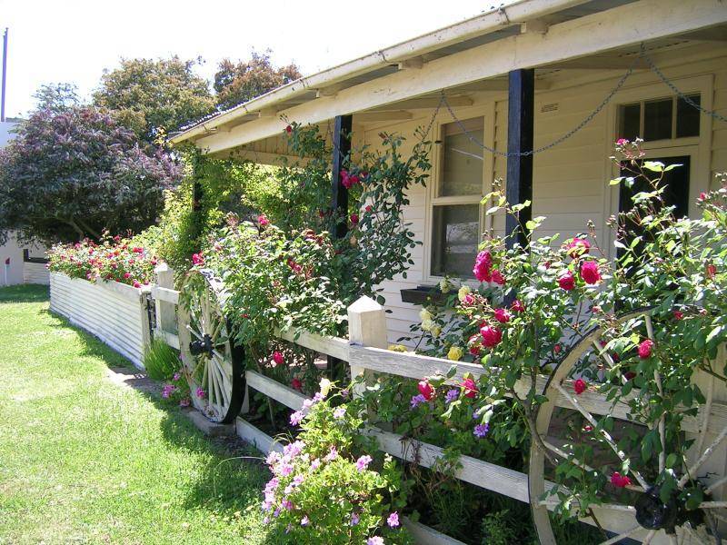 * GLENTHOMPSON * VIA, Hamilton VIC 3300