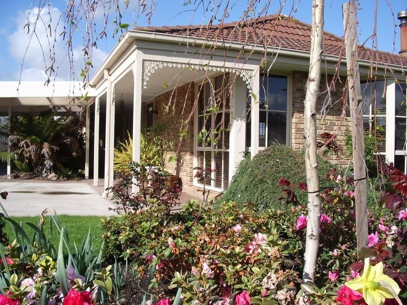 8 LEAHE CLOSE, Sale VIC 3850