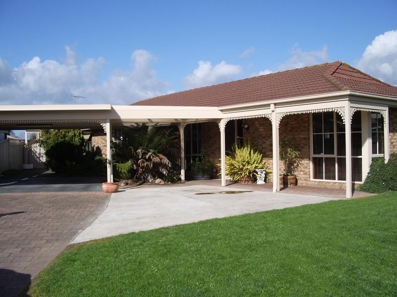 8 LEAHE CLOSE, Sale VIC 3850