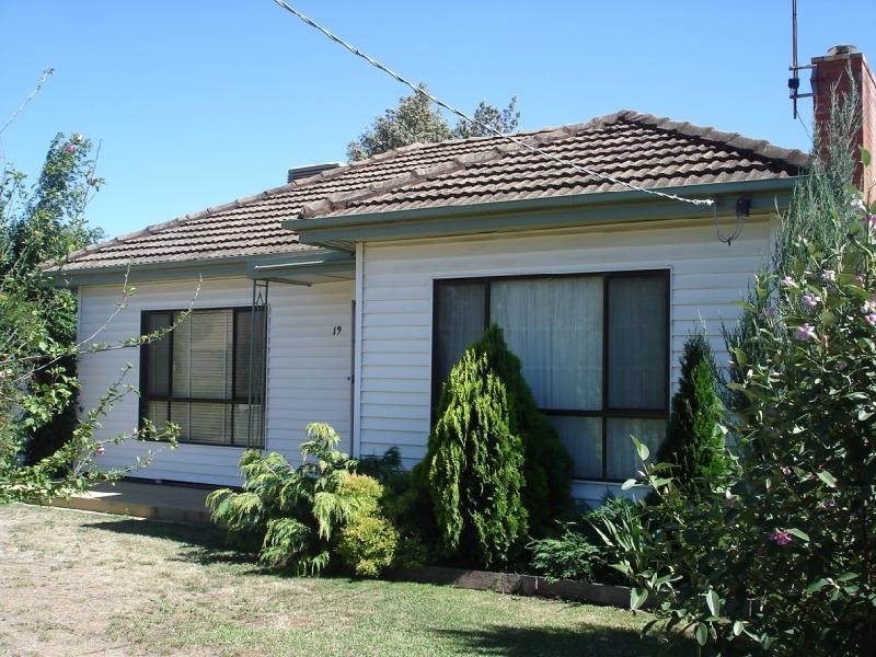 19 Racecourse Road, Kyabram VIC 3620