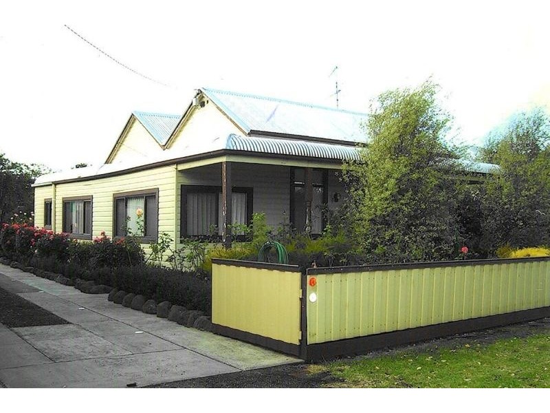 16 TOWNSEND STREET, Mortlake VIC 3272