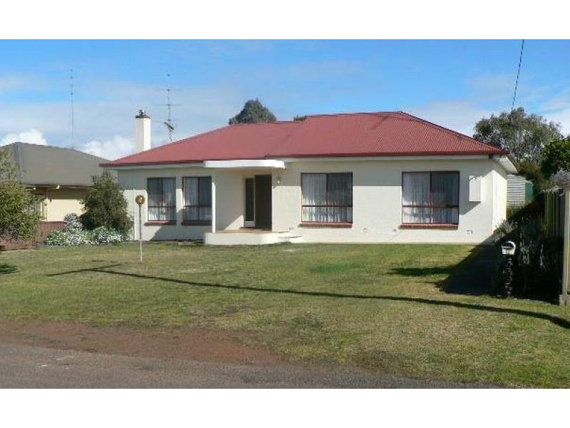 11 GAZZARD STREET, Casterton VIC 3311