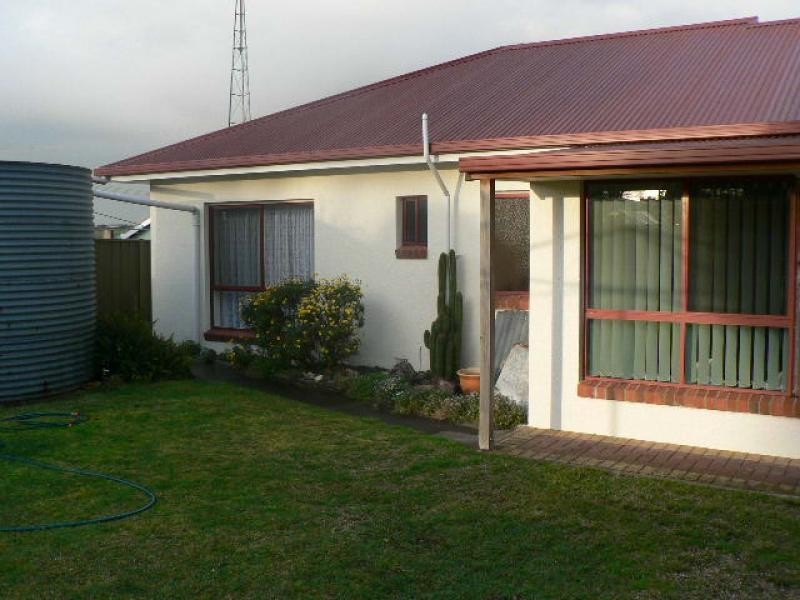 11 GAZZARD STREET, Casterton VIC 3311