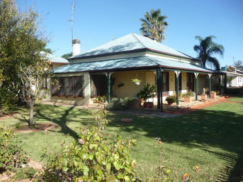 80 Mahonga St, Jerilderie NSW 2716