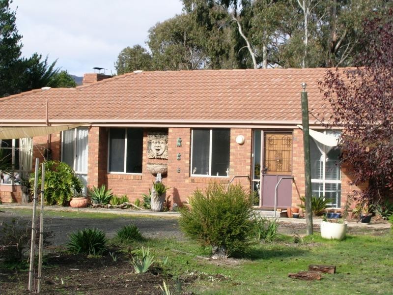 1 SHAW AVENUE, Eildon VIC 3713