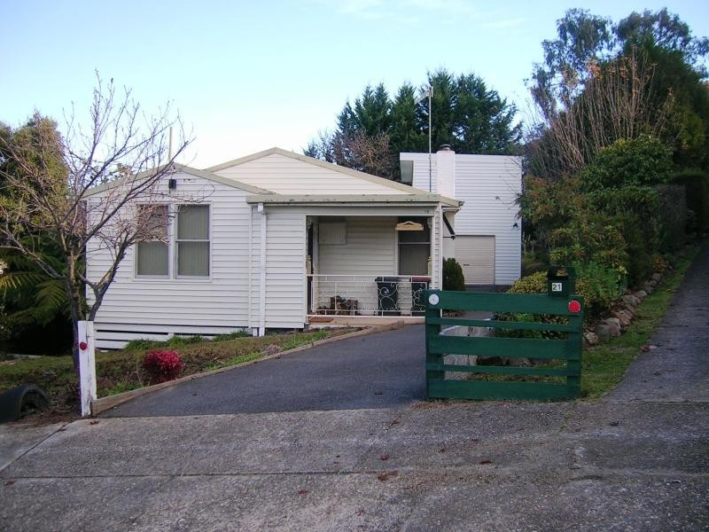 19 Seventh St, Eildon VIC 3713