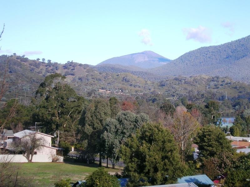 19 Seventh St, Eildon VIC 3713