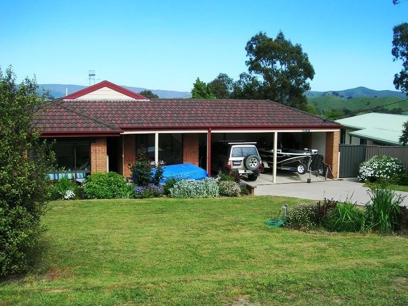 10 Villeneuve St, Alexandra VIC 3714