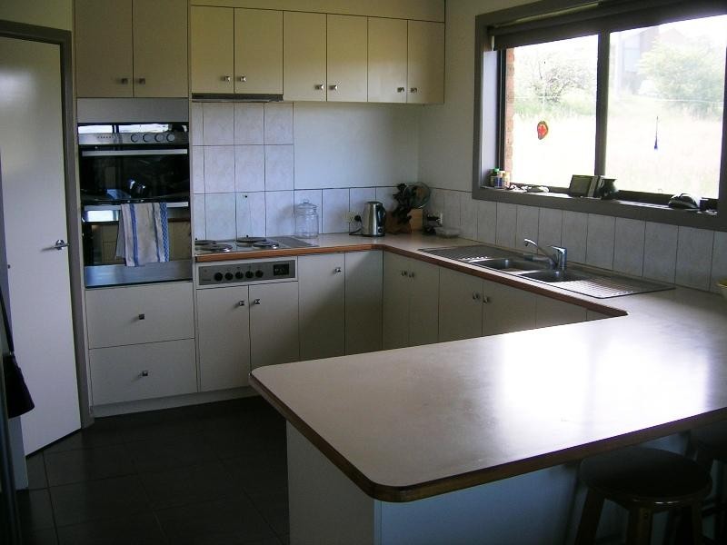 10 Villeneuve St, Alexandra VIC 3714