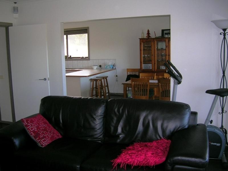 10 Villeneuve St, Alexandra VIC 3714