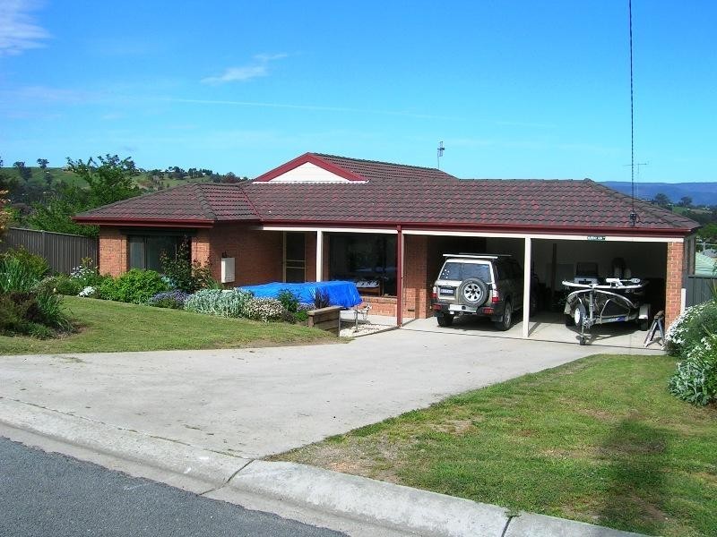 10 Villeneuve St, Alexandra VIC 3714