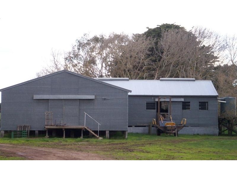 2696 Castle Carey Road, Mortlake VIC 3272