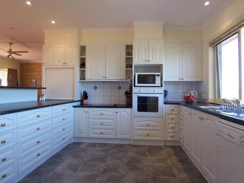96 Maddens Bridge Road, Cobden VIC 3266