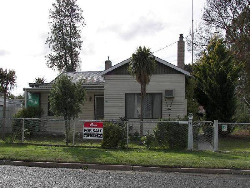 6 MARGARET ST, Edenhope VIC 3318