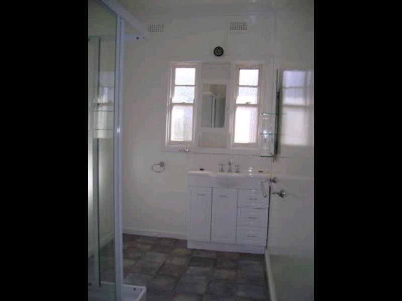 6 MCLEOD STREET, Minyip VIC 3392