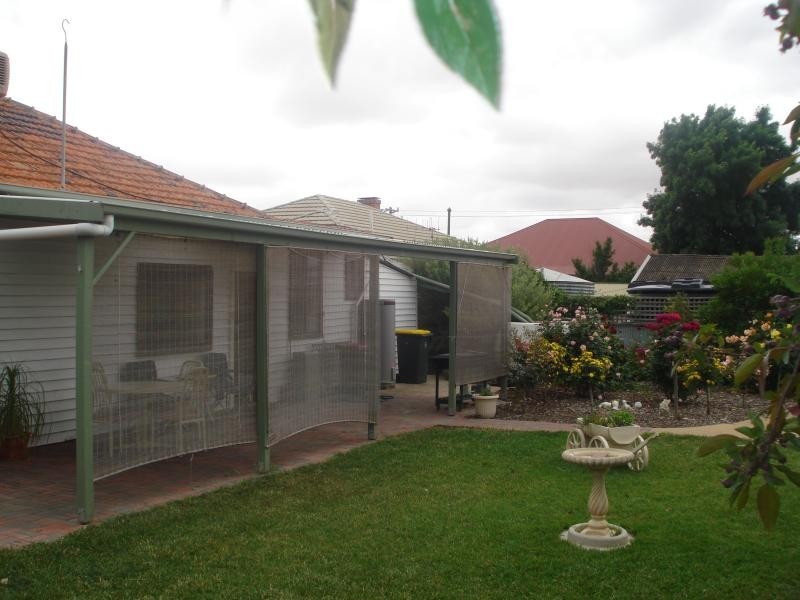 26 Davis Avenue, Nhill VIC 3418