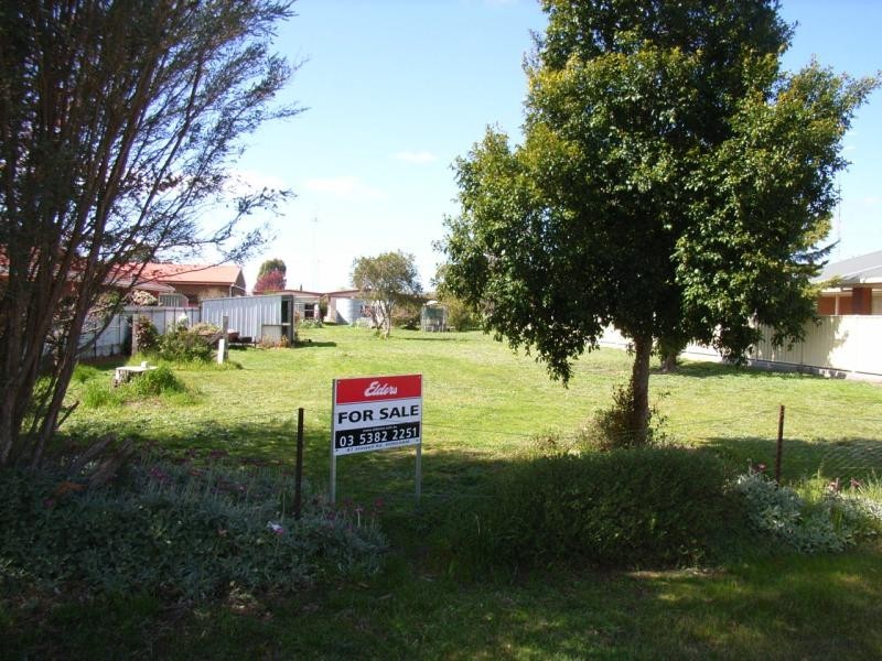 42 Laidlaw Av., Edenhope VIC 3318