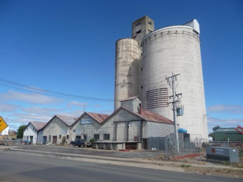 9-11 Davis Avenue, Nhill VIC 3418