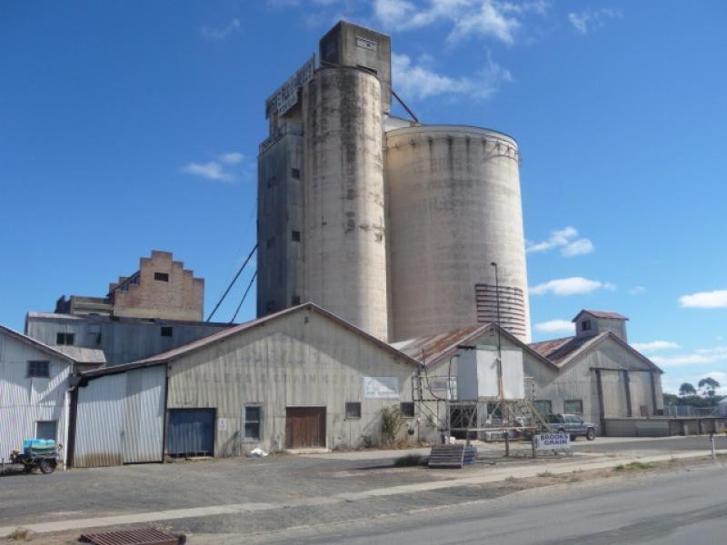 9-11 Davis Avenue, Nhill VIC 3418