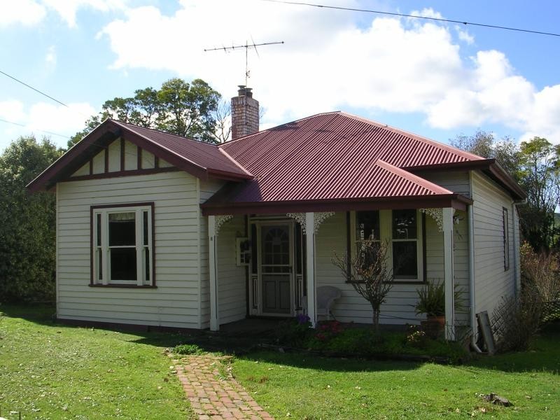 8 WARRAGUL ROAD, Korumburra VIC 3950