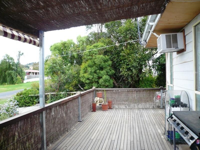 15 QUEEN STREET, Loch VIC 3945