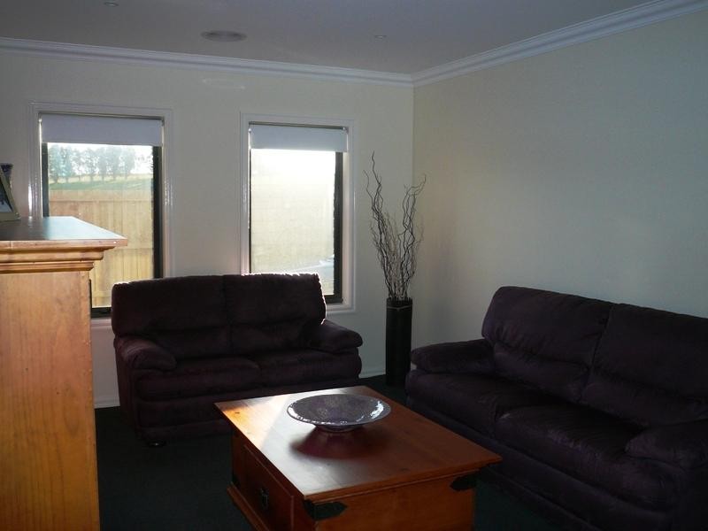 8 WOODFORD PLACE, Korumburra VIC 3950