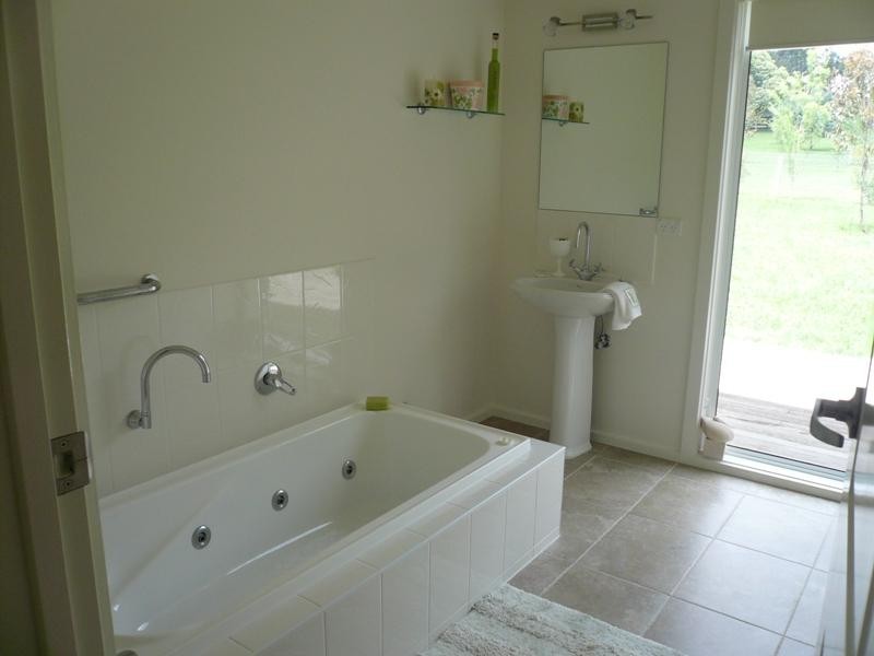 8 Kangaroo Rise, Koonwarra VIC 3954