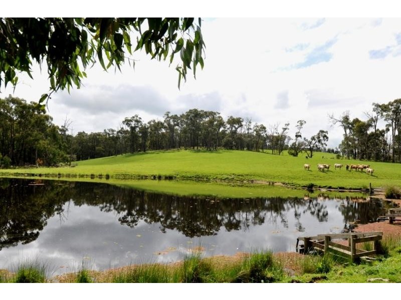 350 Henrys Road, Loch VIC 3945