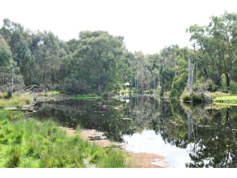 350 Henrys Road, Loch VIC 3945