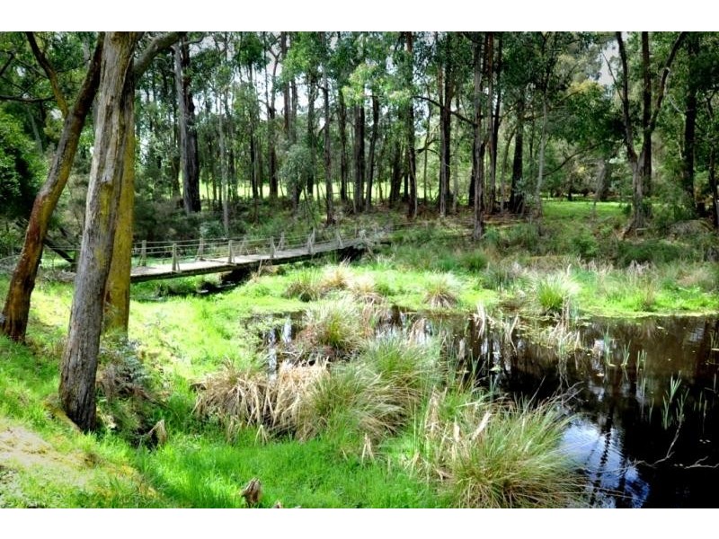 350 Henrys Road, Loch VIC 3945