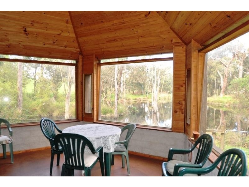 350 Henrys Road, Loch VIC 3945