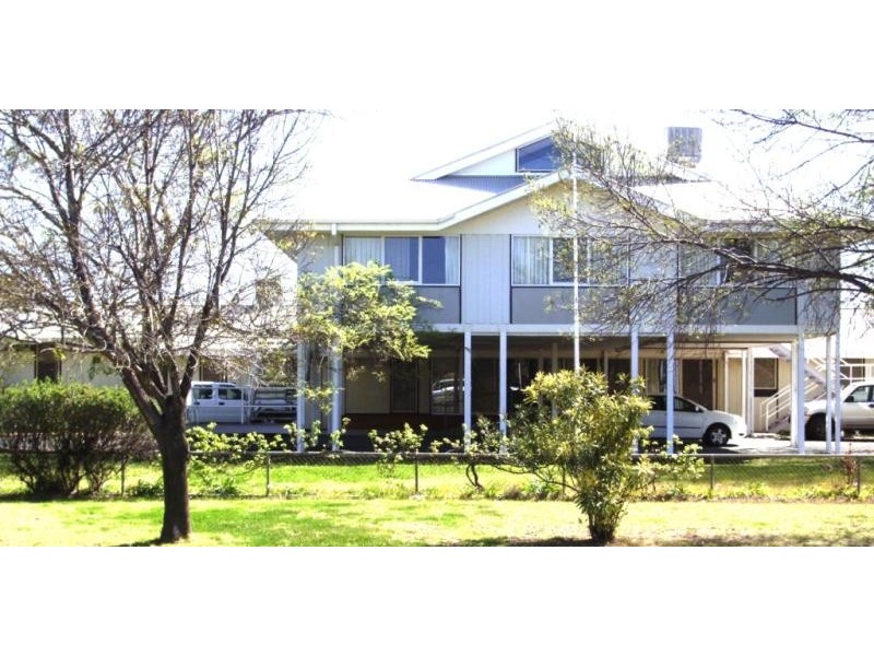 206 Lindsay Street, Hay NSW 2711