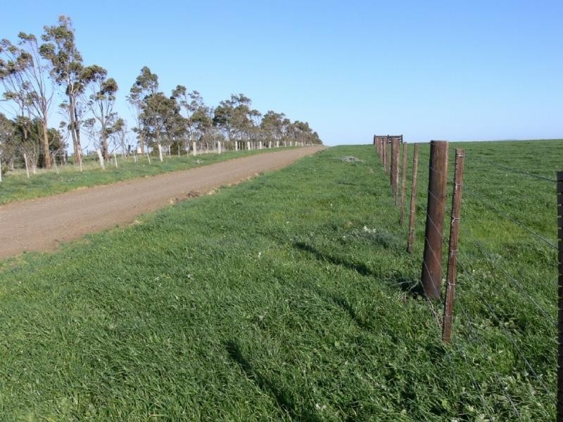 KONAGADERRA ROAD, Oaklands Junction VIC 3063