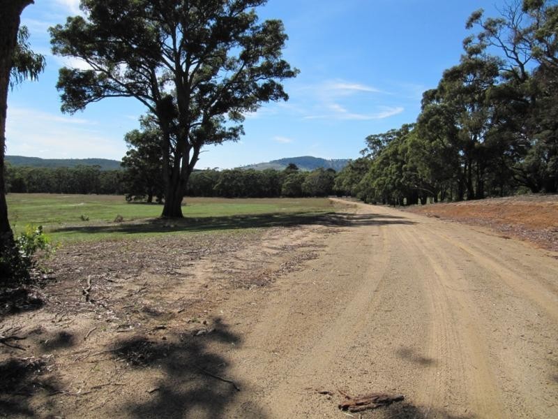 609 Tooborac Road, Lancefield VIC 3435