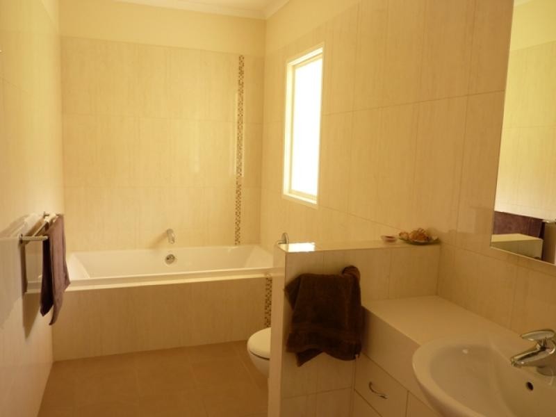 Hamilton VIC 3300