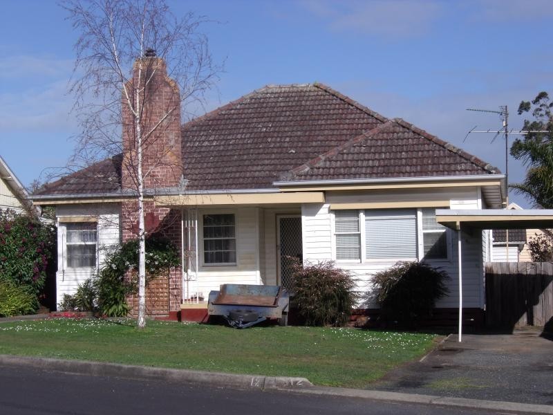 12 BRUMLEY STREET, Leongatha VIC 3953