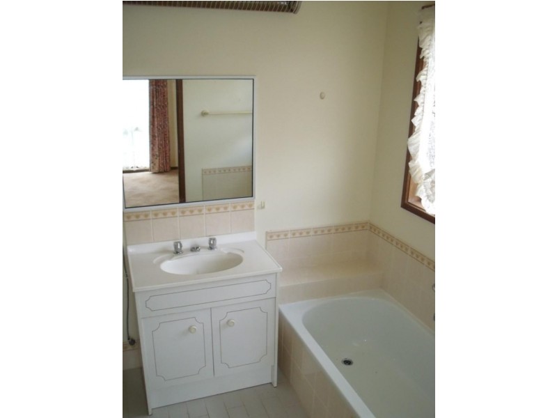 Unit 8/10-12 BELLINGHAM STREET, Leongatha VIC 3953